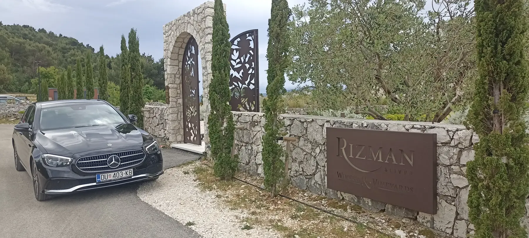 Blue Mile chauffeur Mercedes E-Class at Rizman winery