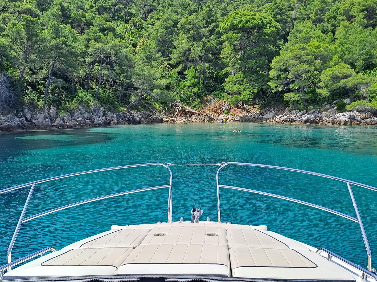 Veliki Vratnik, stop for swimming and snorkelling